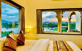 Jaydurg, A Lakehead Property At Pichola Lake By An Hotels